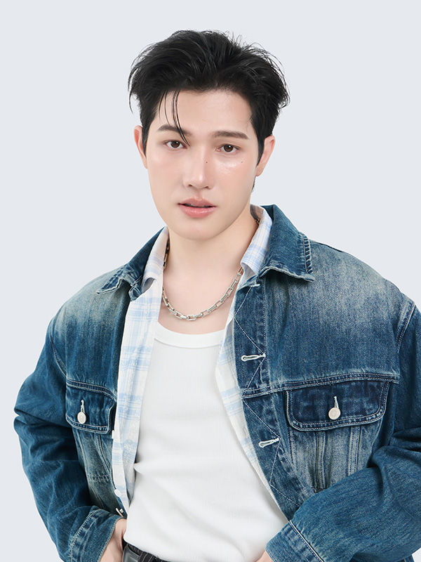 Portrait of Thanathip Srithongsuk