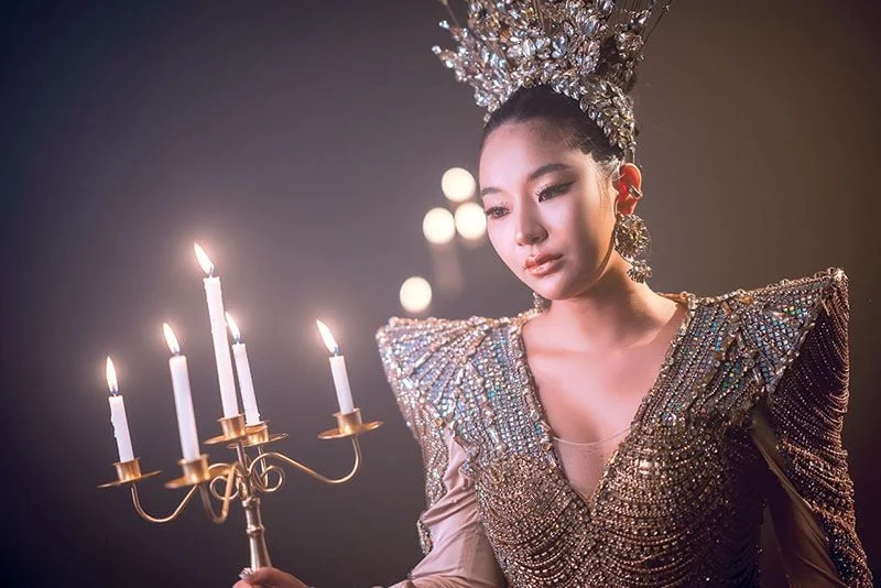 Looknam Orntara in an ornate gold costume for Rak Tong Mu